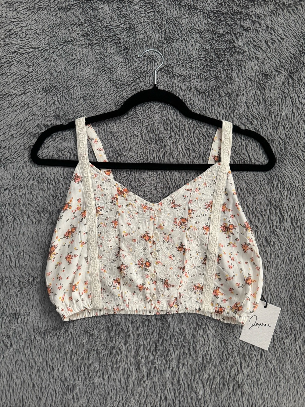 Jopna- Cream Floral Lace-Trim Crop Tank Top
Size - Small